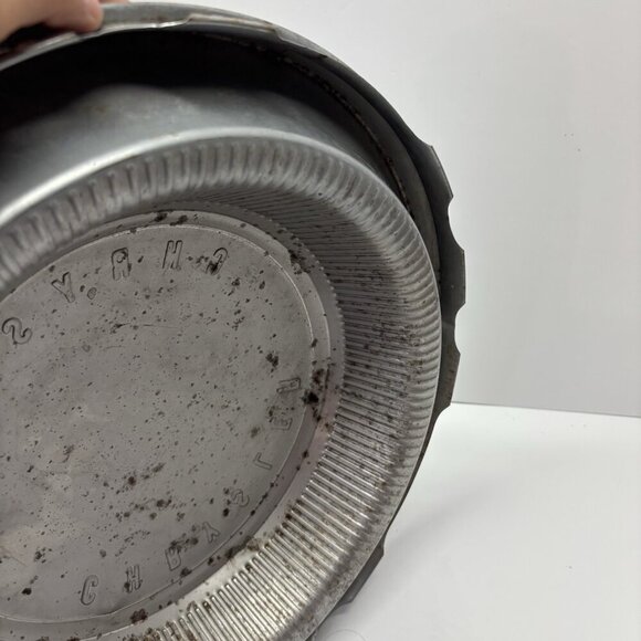1969-1973 Chrysler New Yorker 15" Hub Cap (U-B20) - Picture 8 of 9